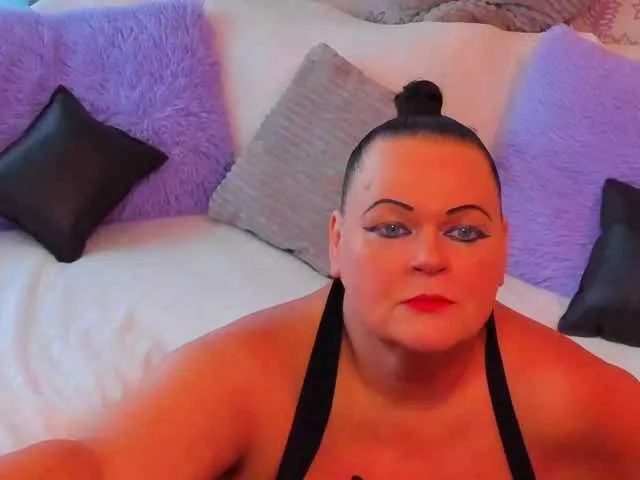 xDinnax – webcam model profile photo Image 9