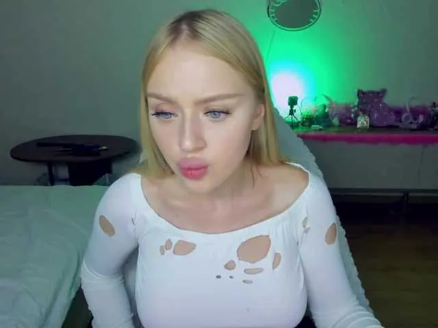 MindyKally Image 10