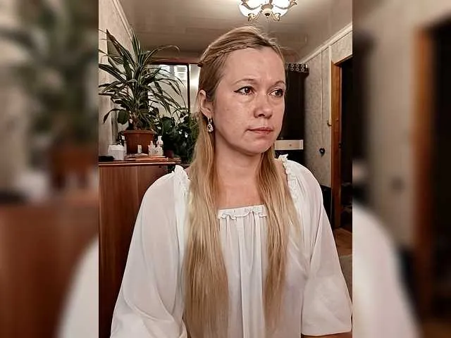 EstherMarlow – webcam model profile photo Image 13