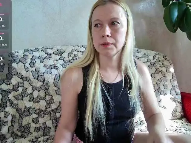 EstherMarlow – webcam model profile photo Image 8