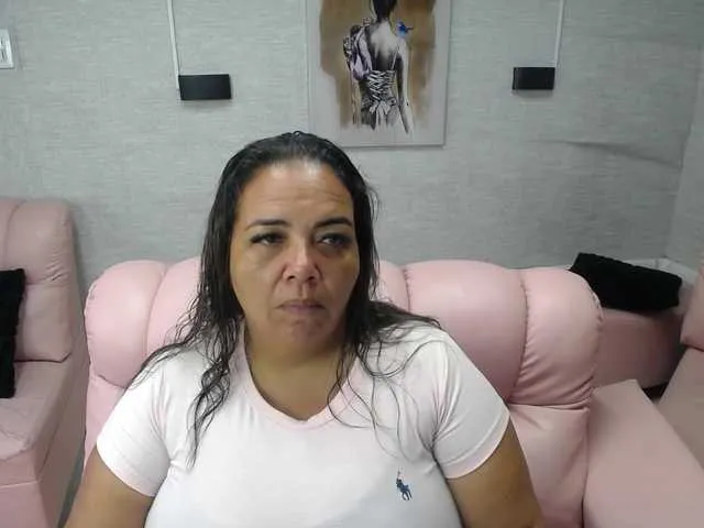 MiraKova – webcam model profile photo Image 4