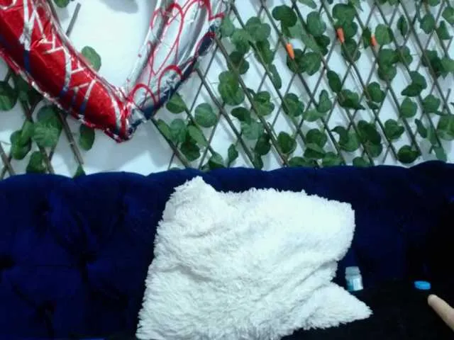 MiraKova – webcam model profile photo Image 19