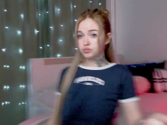 LiaWest – webcam model profile photo Image 2
