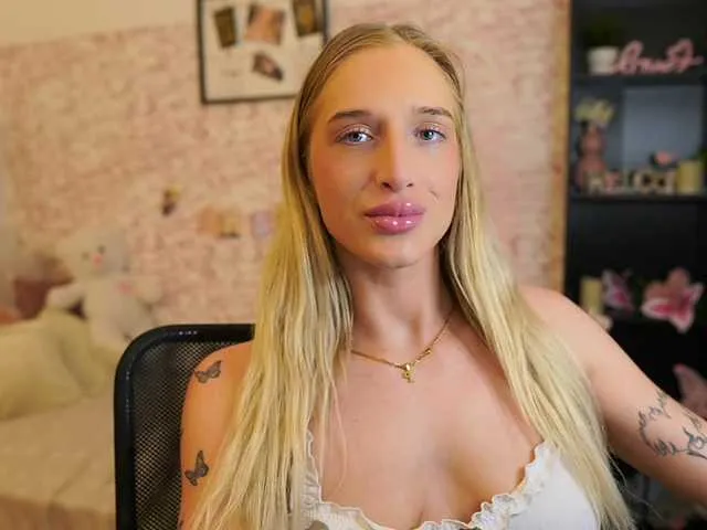 NicoletteShea01 Image 11