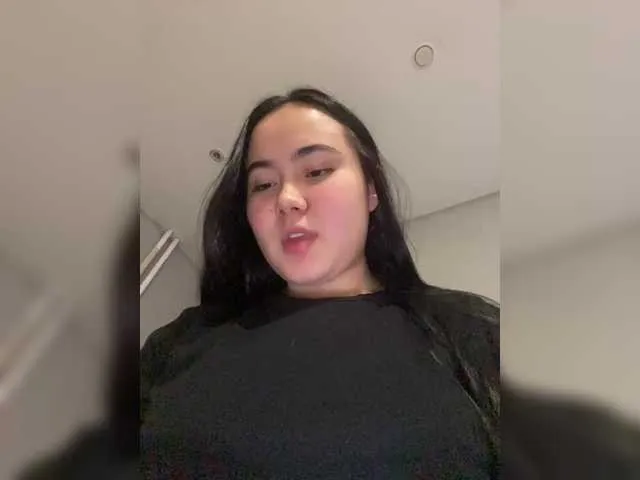 CharilWilsun – webcam model profile photo Image 2