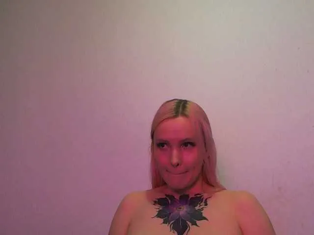 CrischelNovak – webcam model profile photo Image 7