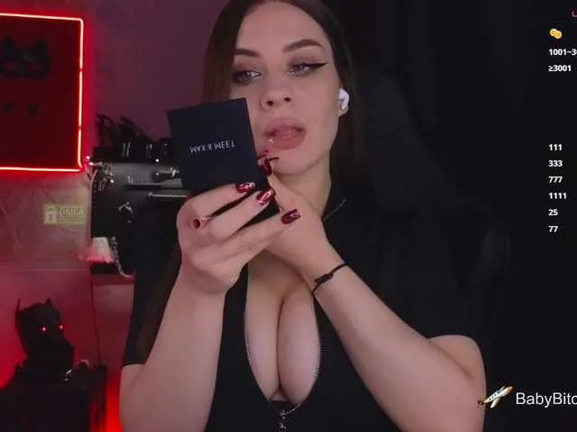 avolood – webcam model profile photo Image 2