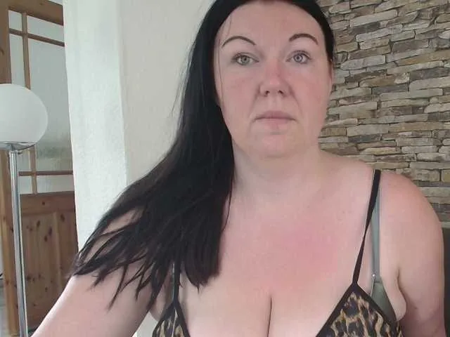 AnnieArias – webcam model profile photo Image 2