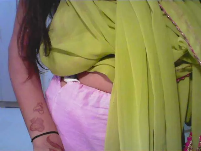 Awesomelusty – webcam model profile photo Image 10