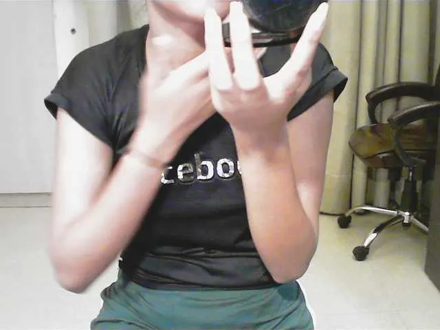 Awesomelusty – webcam model profile photo Image 2