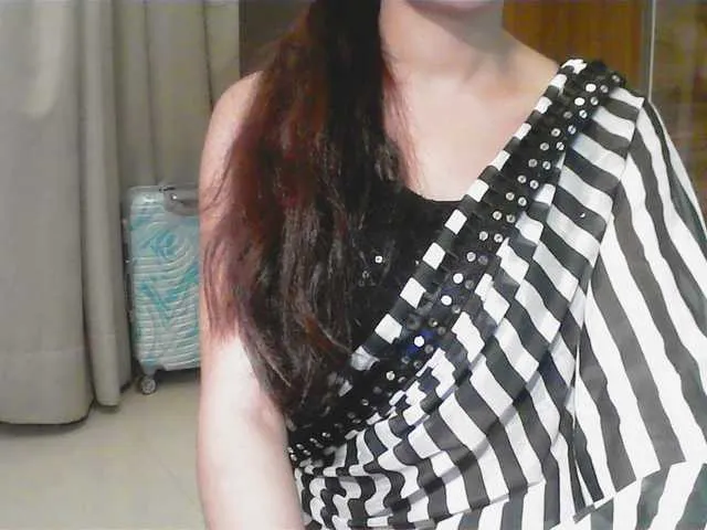 Awesomelusty – webcam model profile photo Image 4