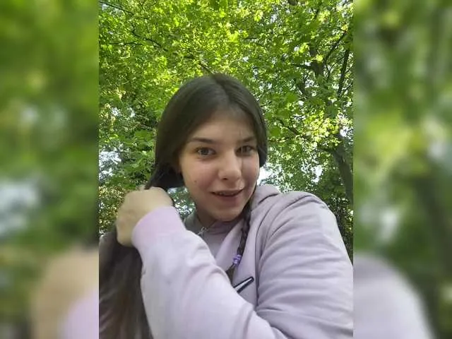 EsmeBrowm – webcam model profile photo Image 4