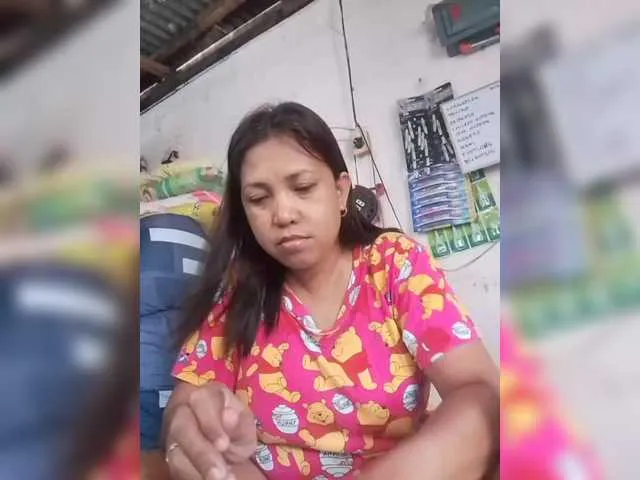 YasmienAtos – webcam model profile photo Image 8