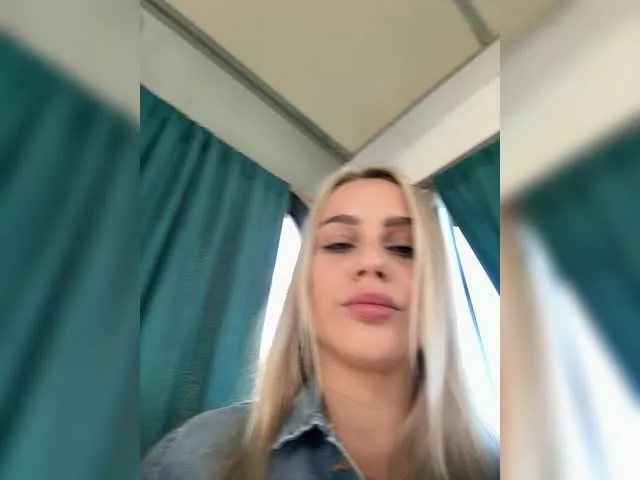 KellyHansen – webcam model profile photo Image 6