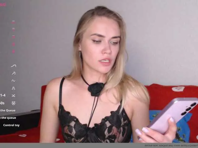 RoxyBuch – webcam model profile photo Image 2