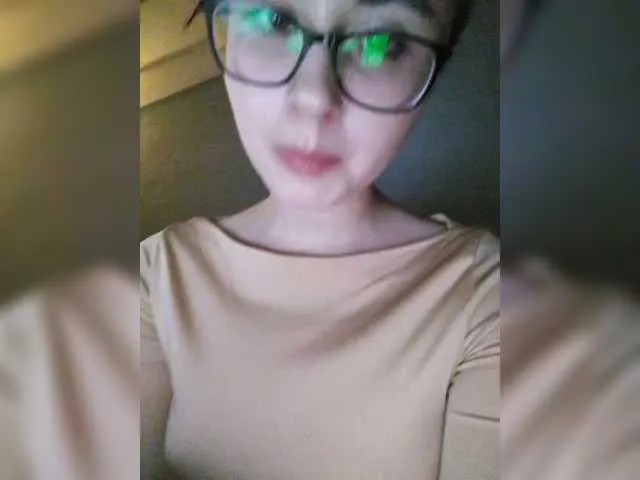 Yiyi-707 – webcam model profile photo Image 16