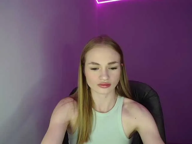 LeyahSummer – webcam model profile photo Image 11