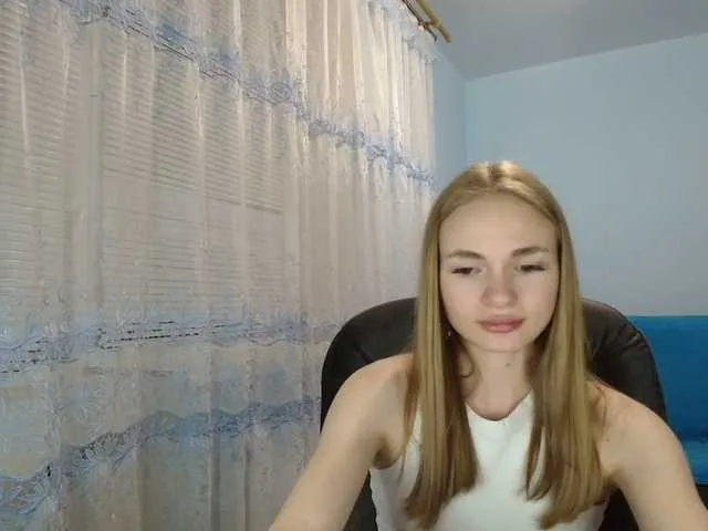 LeyahSummer – webcam model profile photo Image 3