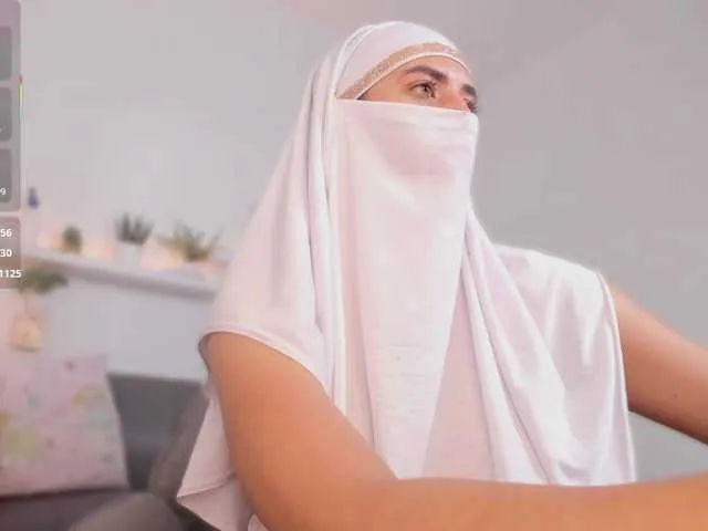 YasmienAtos – webcam model profile photo Image 10