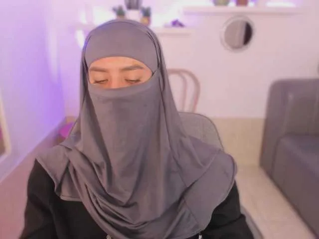 YasmienAtos – webcam model profile photo Image 6