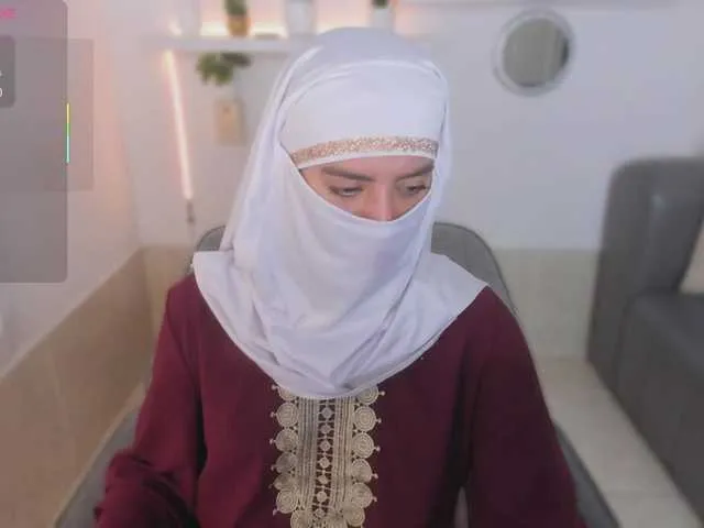 YasmienAtos – webcam model profile photo Image 9