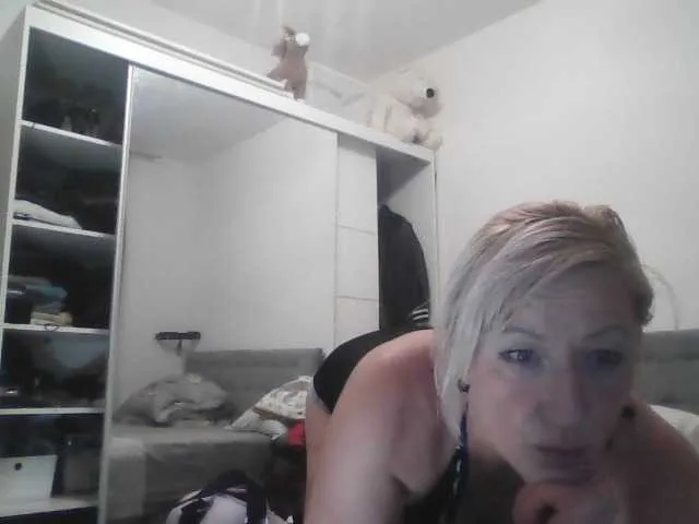 -SweetDi- – webcam model profile photo Image 19