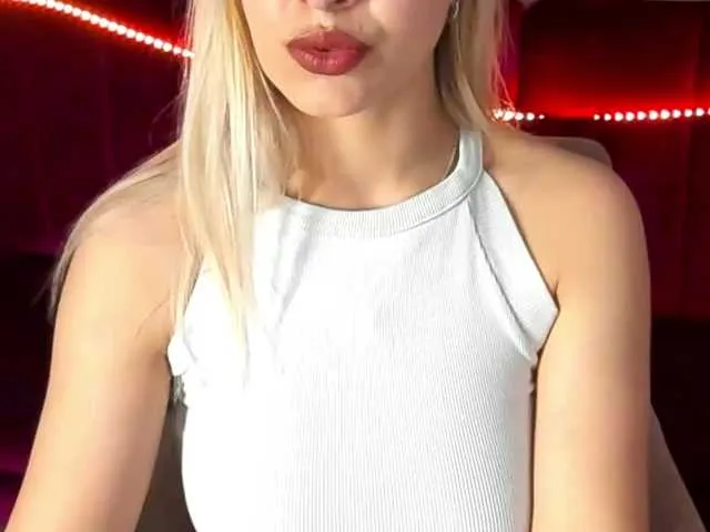 LaraCharm – webcam model profile photo Image 10