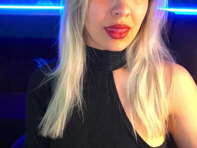 LaraCharm – webcam model profile photo Image 11