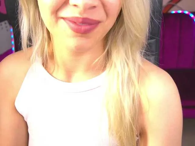 LaraCharm – webcam model profile photo Image 15