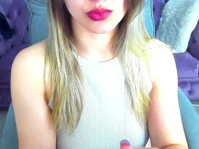 LaraCharm – webcam model profile photo Image 2
