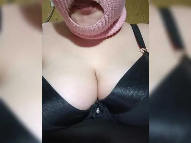 MinniMia – webcam model profile photo Image 12