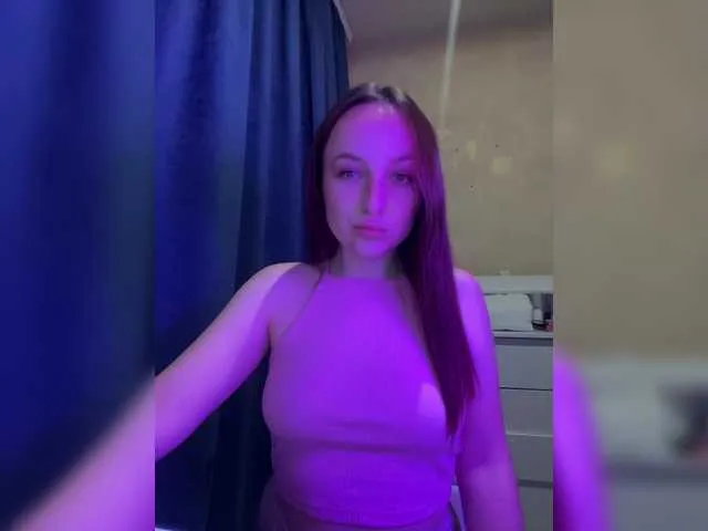 roouse – webcam model profile photo Image 10