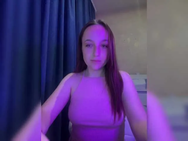 roouse – webcam model profile photo Image 11