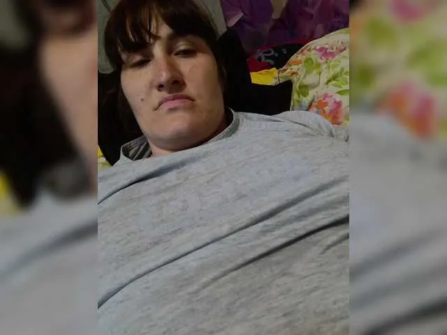 ErzabelLew – webcam model profile photo Image 2