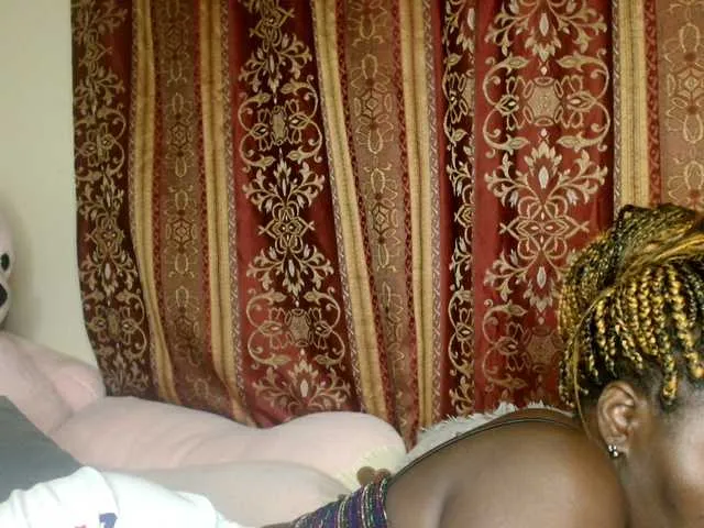 Pinkie-Pie – webcam model profile photo Image 9