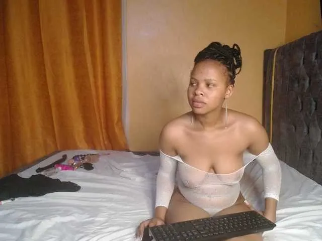 FireGella – webcam model profile photo Image 10