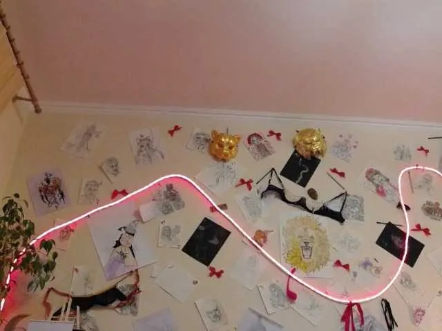 CristinaRous – webcam model profile photo Image 2