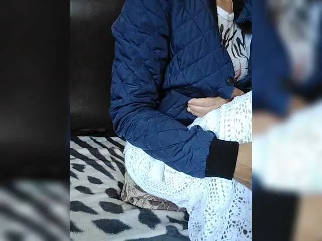 AishaHart – webcam model profile photo Image 14