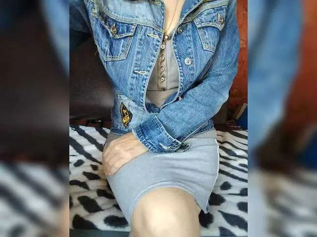 AishaHart – webcam model profile photo Image 2