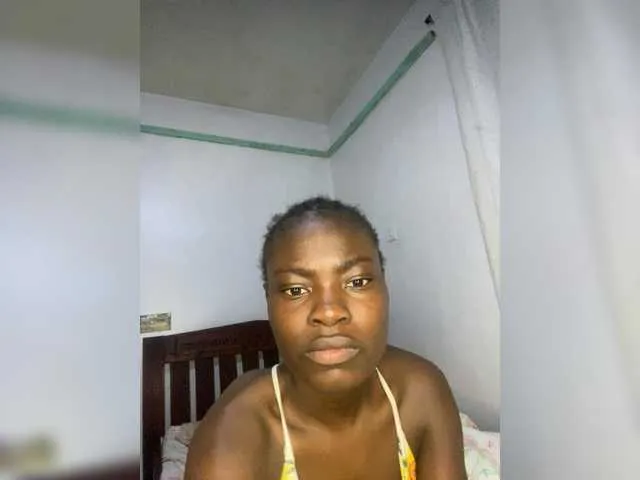 YasmienAtos – webcam model profile photo Image 4