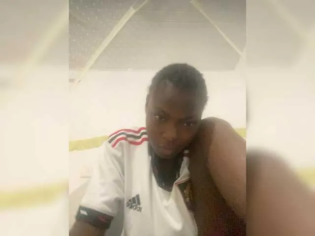 YasmienAtos – webcam model profile photo Image 5