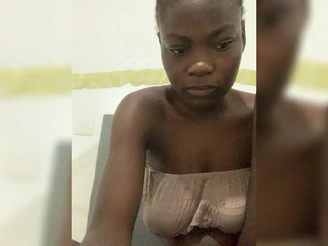 YasmienAtos – webcam model profile photo Image 6