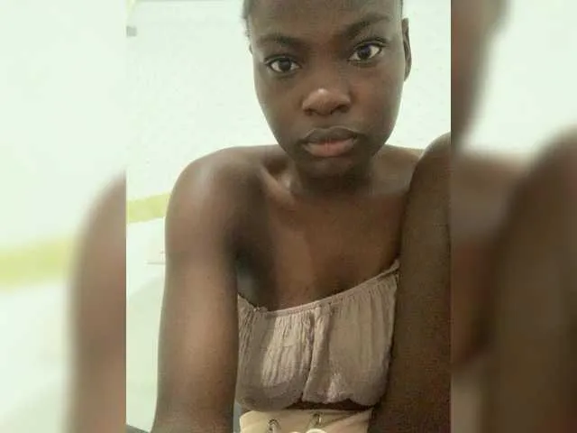 YasmienAtos – webcam model profile photo Image 7