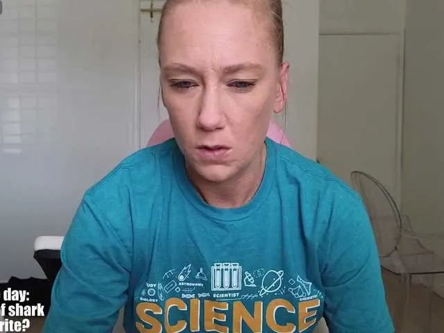 Evie – webcam model profile photo Image 6