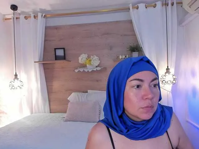 momo_room – webcam model profile photo Image 13