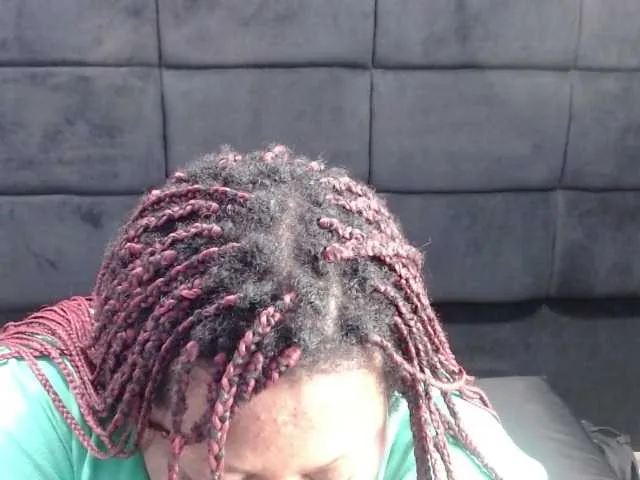 MiraKova – webcam model profile photo Image 2