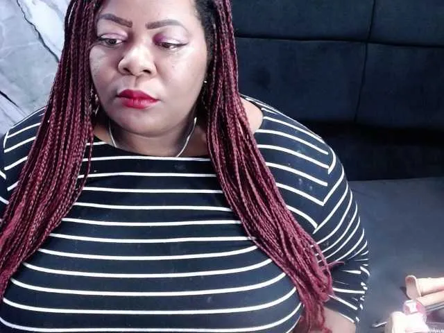 MiraKova – webcam model profile photo Image 8