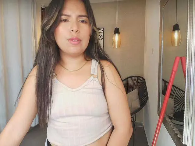 MiraKova – webcam model profile photo Image 11