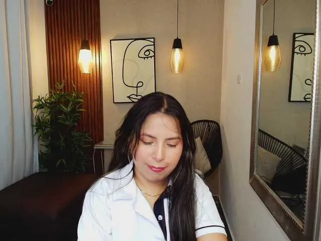 MiraKova – webcam model profile photo Image 16