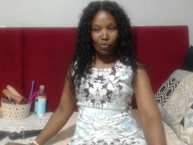 YasmienAtos – webcam model profile photo Image 15